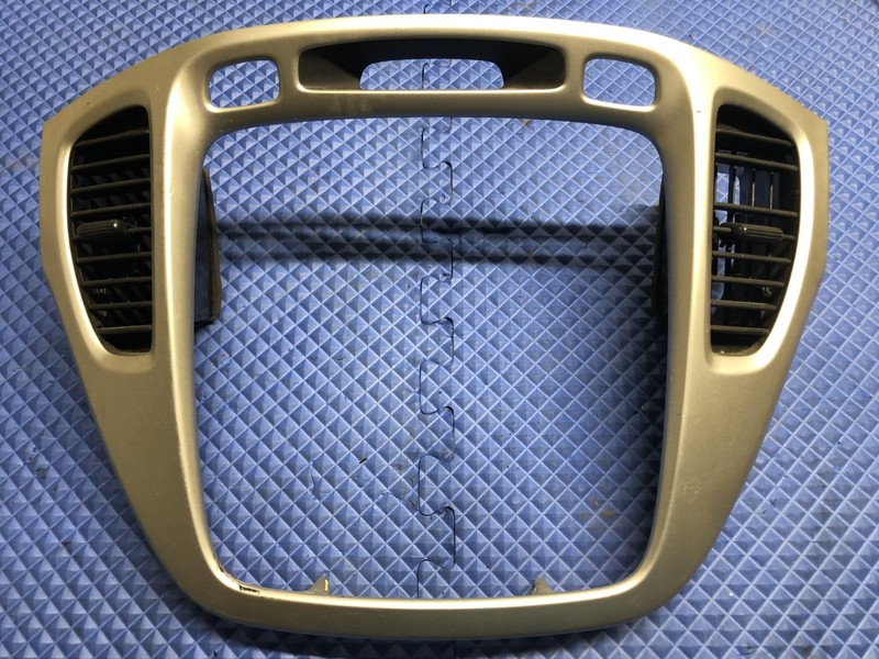 01-07 Toyota Hightlander Radio Climate Dash Bezel OEM