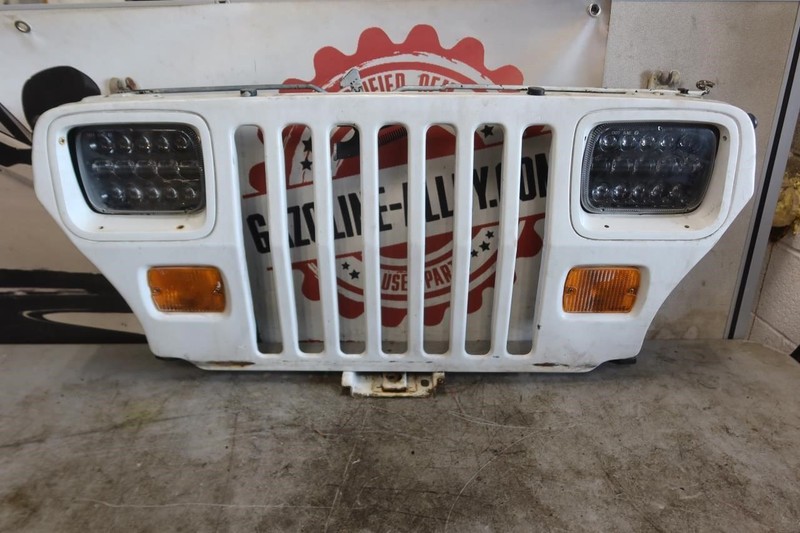 1987-1995 Jeep Wrangler YJ OEM Front Grille Grill Assembly 55345192