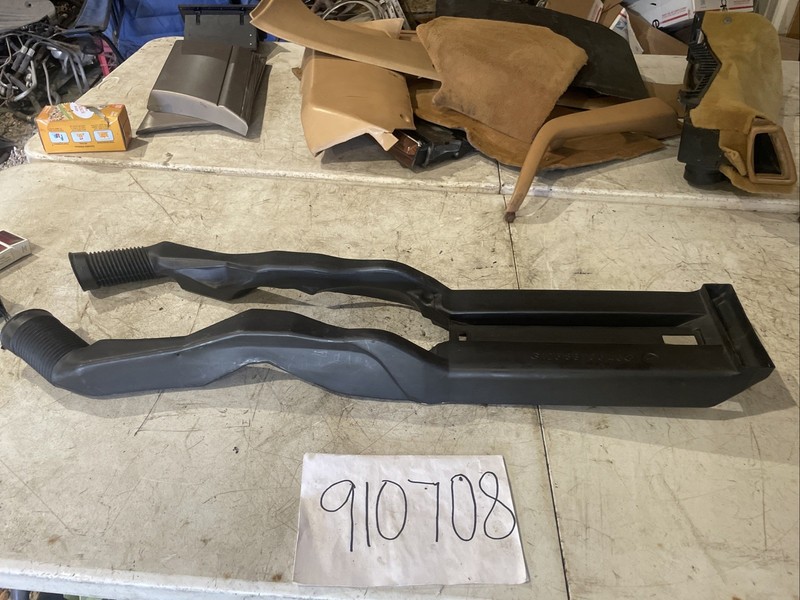 1986-1991 Mercedes 420SEL 1268310646 REAR A/C DUCT CONSOLE W126