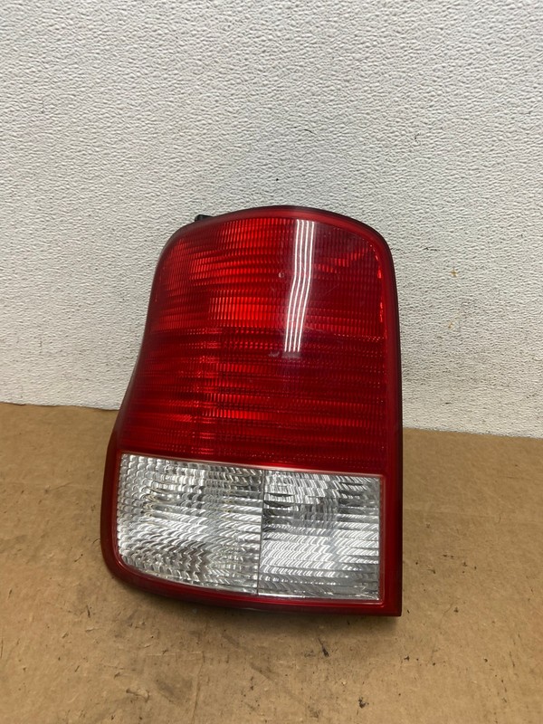 2002 Kia Sedona Left Driver LH Side Tail Light AD5143 LK