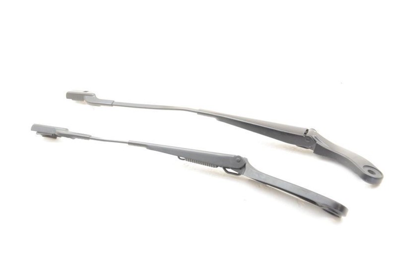 2020-2024 Toyota Supra AT 2.0L Pair of Windshield Wiper Arms 946512001