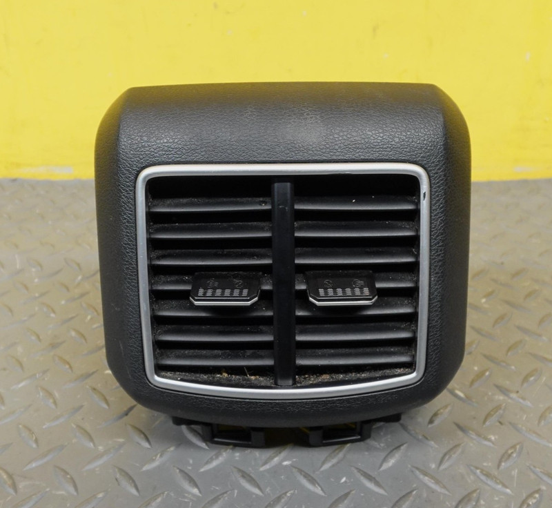 2023-2025 KIA SPORTAGE CENTER CONSOLE BACK REAR AIR VENT W/ TRIM COVER OEM