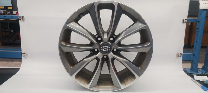 17-1'9 HYUNDAI SANTA FE Wheel 18x7-1/2 OEM Grade B