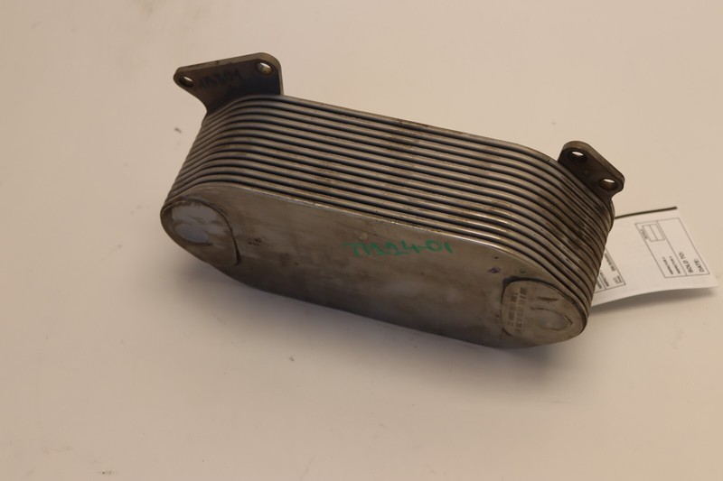 2018-2023 FREIGHTLINER CASCADIA 126 DETROIT DD15 ENGINE OIL COOLER OEM