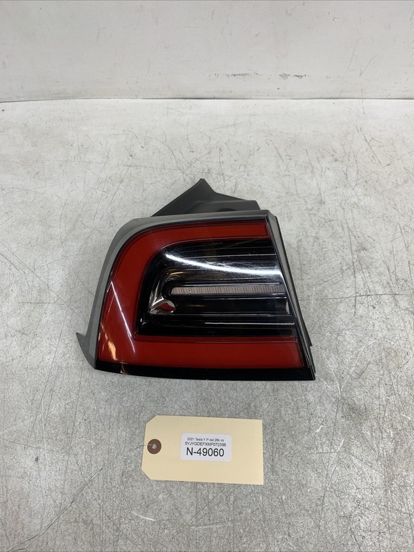 Tesla Model Y Rear Left Tail Light Lamp taillight 1502086-00-B N-49060 B157