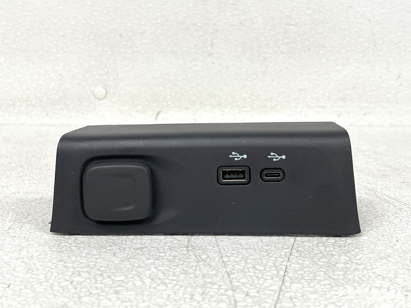 ⭐2024-2025 BUICK ENVISTA DASH USB CABLE CHARGER INPUT PORT PLUG TRIM OEM LOT2674