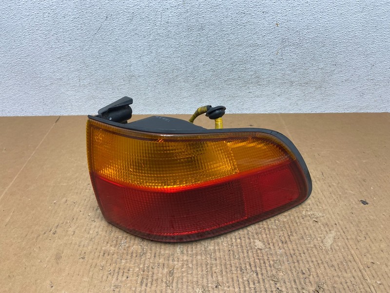 1998 1999 2000 Toyota Sienna Right Passenger Tail light Oem AE2676 DW