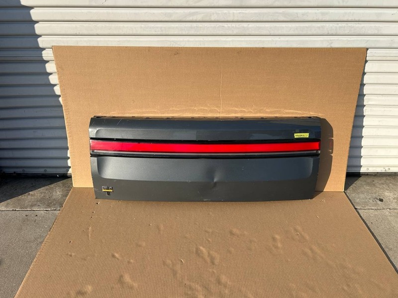 ✅Rivian R1T Tailgate Trunk Complete Assembly /broken