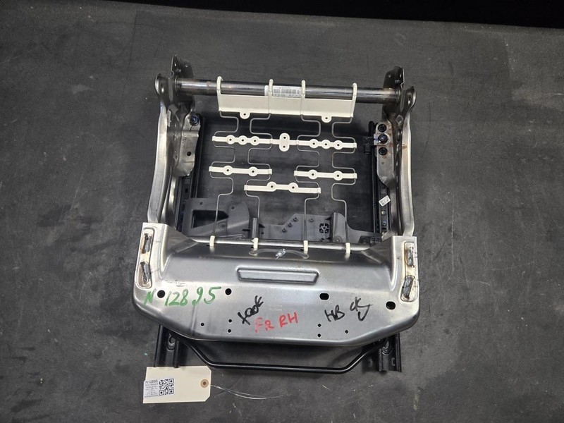 Front Right Seat Lower Frame 2022 Nissan Rogue 87301-6RE0A 2021 2023 2024 2025