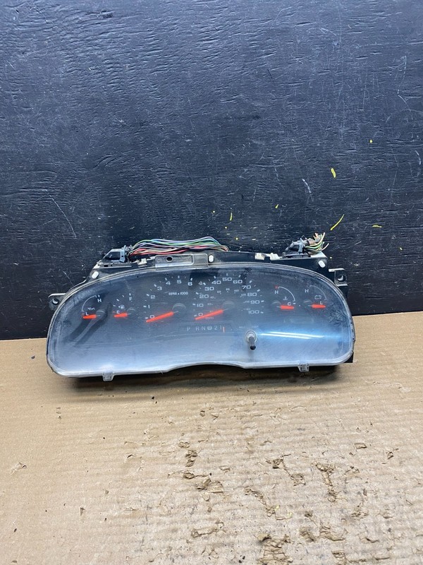 2006 Ford E350 Gauge Speedometer Cluster OEM S9082 DG