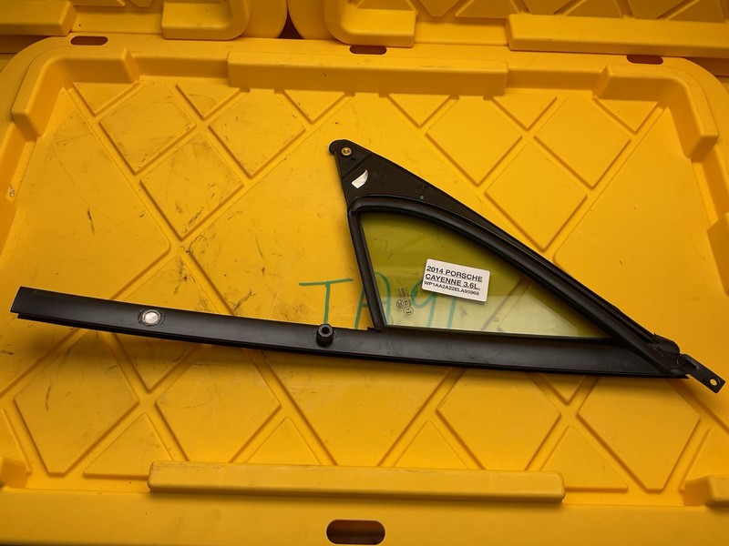 2011-2018 PORSCHE CAYENNE FRONT RIGHT DOOR GLASS QUARTER WINDOW OEM