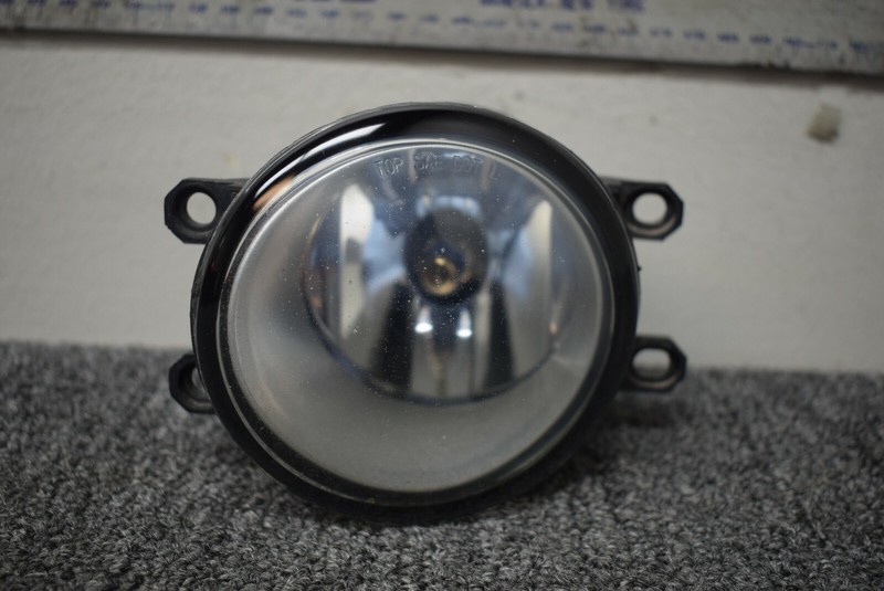 2009-2012 TOYOTA VENZA LEFT SIDE FOG LIGHT FACTORY OEM
