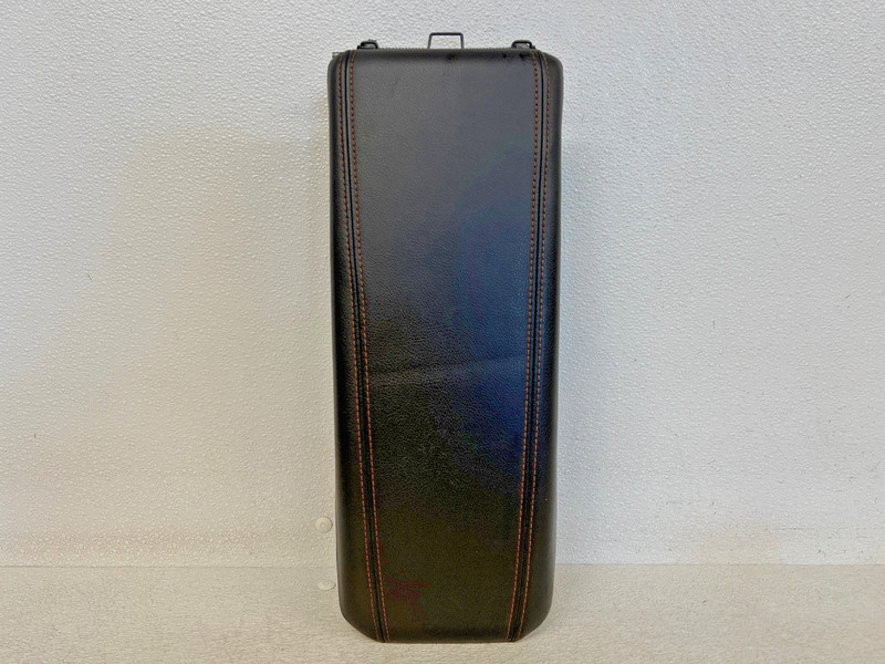 ⭐2019-2023 CADILLAC XT4 FRONT CENTER CONSOLE STORAGE COVER ARMREST OEM LOT2679