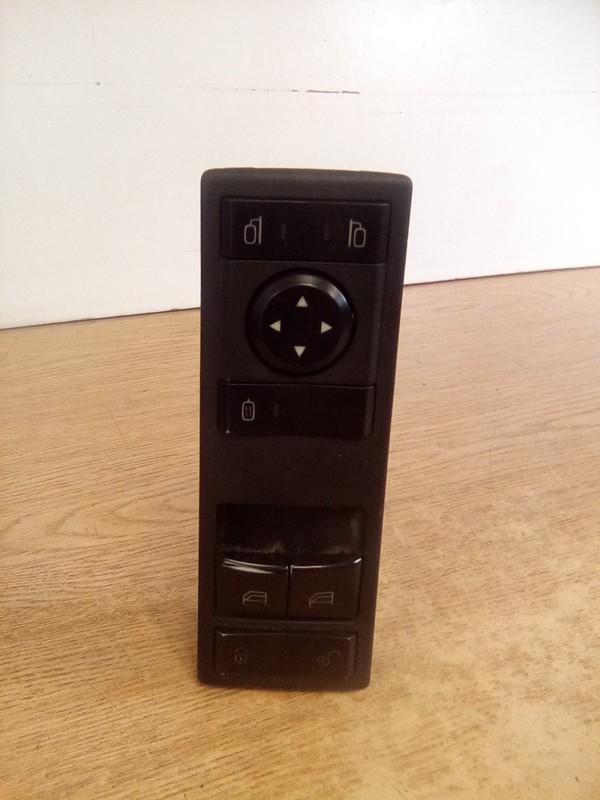 Freightliner Cascadia A66-09199-001 Door Panel Switch