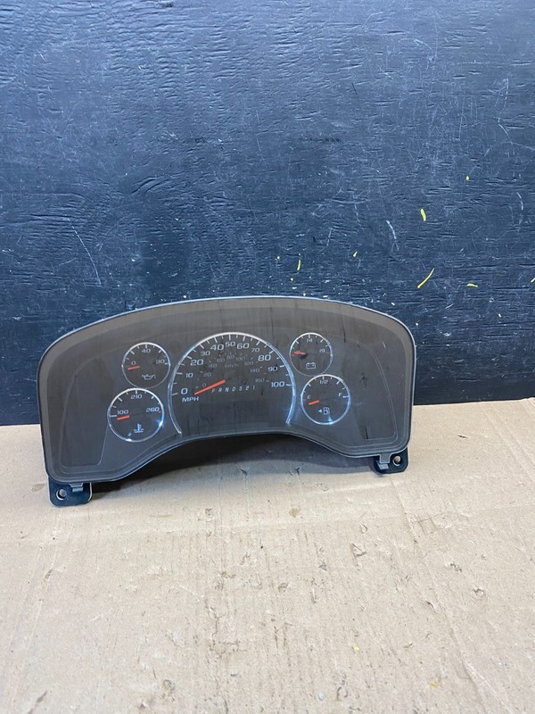2008 to 2010 Chevrolet Express 1500 Speedometer Cluster Gauge R8857 DG