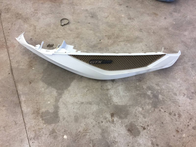 Sea-doo GTX Right hand front molding assy 291003118 2011 GTX Limited