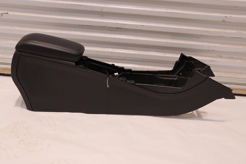2015-2020 MERCEDES GLA CLASS GLA250 X156 CENTER CONSOLE W/ ARMREST OEM