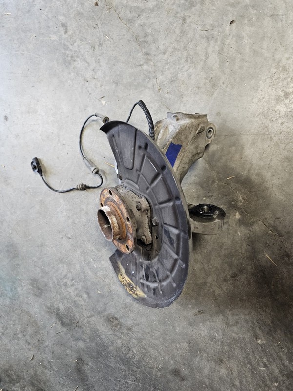 2014-2018 Jeep Cherokee Driver Left Front Spindle Knuckle OEM