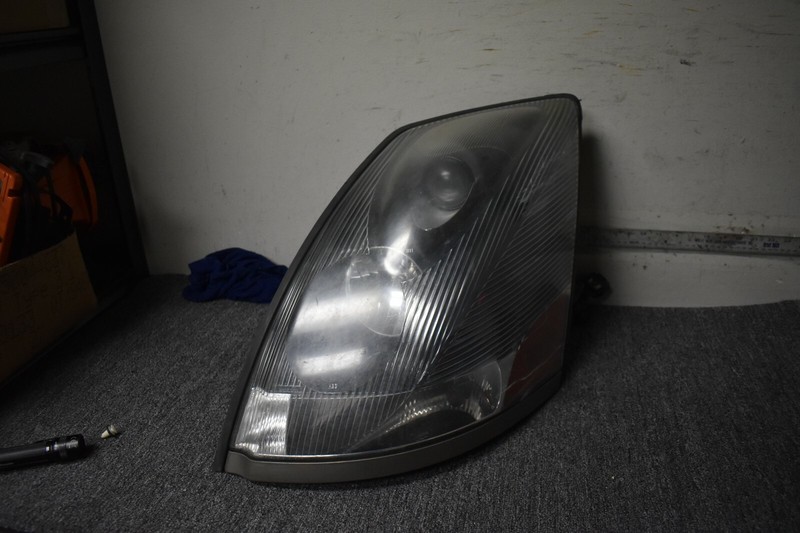 VOLVO VNL HEADLIGHT LEFT SIDE FACTORY OEM