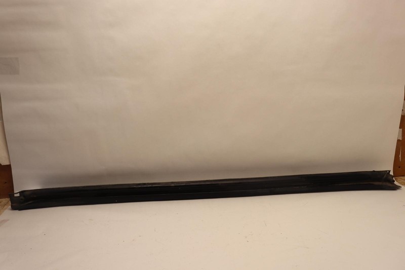 2016-2020 BUICK ENVISION RIGHT PASSENGER SIDE SKIRT ROCKER MOLDING SILVER OEM