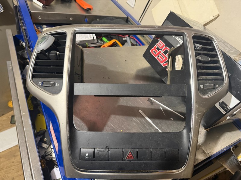 11-13 JEEP GRAND CHEROKEE OEM RADIO & VENT DASH PANEL BEZEL TRIM & SWITCHES