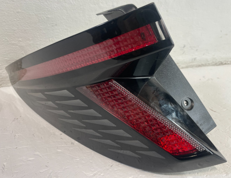 22-25 HYUNDAI TUCSON REAR LEFT DRIVER SIDE OUTER TAILLIGHT LIGHT LAMP # 104871