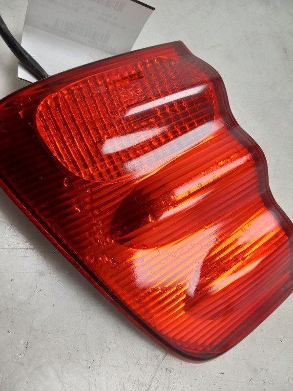 01-04 TOYOTA SEQUOIA LIMITED 4.7L RWD AT PASSENGER SIDE REAR TAIL LIGHT ASSEMBLY