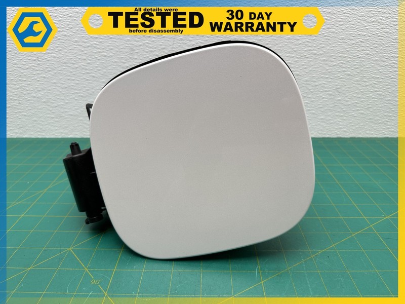 20-25 Cadillac XT5 FUEL FILLER DOOR LID GAS TANK COVER White G1W OEM
