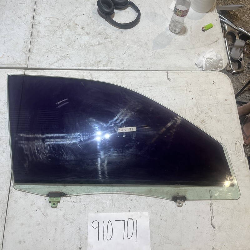 2001-2007 TOYOTA HIGHLANDER HYBRID FRONT RIGHTDOORGLASS OEM