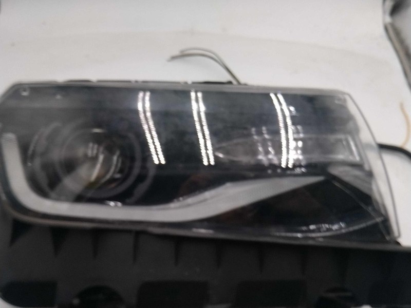 2012 Chevrolet Camaro Right Headlight Assembly Black OEM 338515 Used 102K
