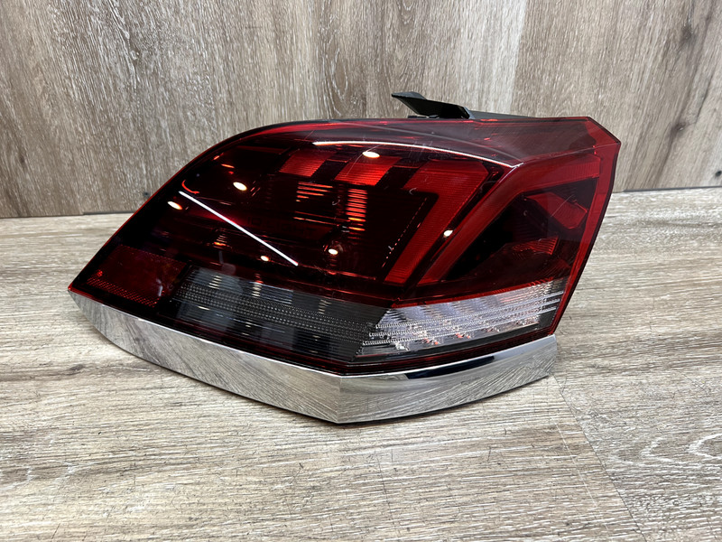 2024 VOLKSWAGEN ATLAS CROSSLH TAIL LIGHT ASSY OEM PART# 3CM-945-207-D