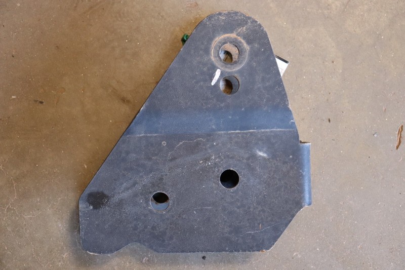 2017-2019 FORD F250 SD CREW 4WD FRONT RIGHT TRAILING ARM SUPPORT BRACKET OEM