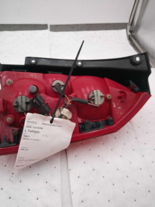 Used Left Tail Light Assembly fits: 2008 Hyundai Tucson quarter mounted Left Gra