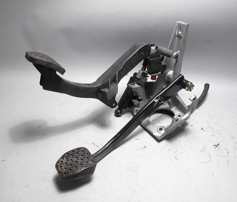2001-2002 BMW Z3 5-Speed Clutch Pedal Box with Master Cylinder Factory OEM
