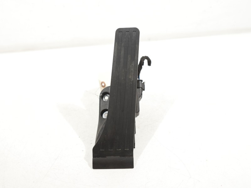 2015-2020 Mercedes C300 W205 Gas Accelerator Throttle Pedal A2053000004 OEM
