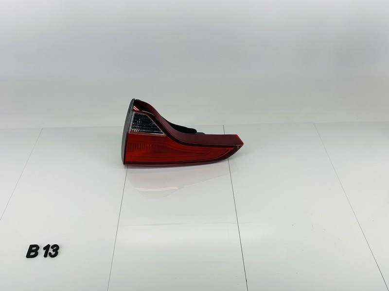 14-15 KIA SORENTO REAR RIGHT SIDE LIFTGATE INNER TAIL LIGHT BRAKE STOP LAMP OEM