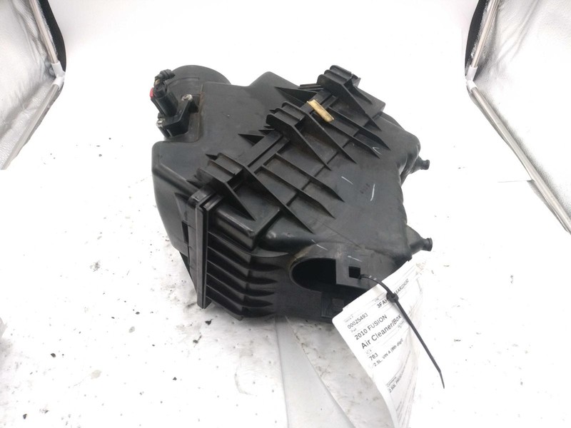 2010 Ford Fusion Air Cleaner Assembly OEM 569338 2.5L 205k Miles