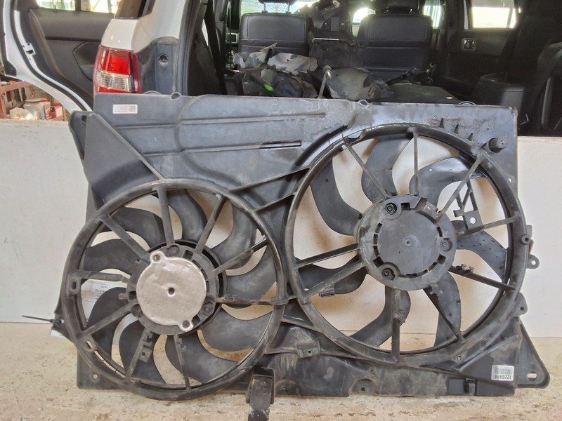 2013-2019 Ford Explorer Radiator Fan Motor Fan Assembly 3.5L w/o Turbo FWD