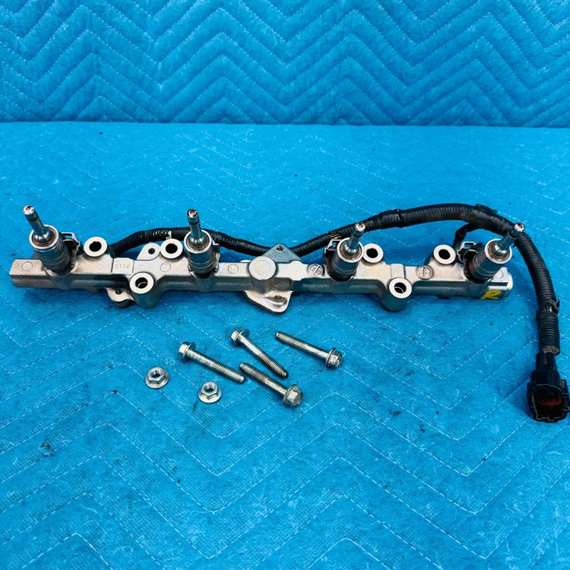 2011–2013 Infiniti M56 RightFuel Injector Rail w/ Injectors & Harness 127K OEM