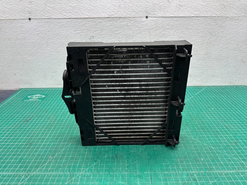10-19 BMW F10 F12 F07 F06 RIGHT PASSENGER SIDE AUXILIARY OIL COOLER RADIATOR OEM