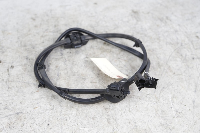 17-22 BMW M550i 540i 530i G30 WINDSHIELD WIPER WASHER NOZZLE & HOSE TUBE OEM