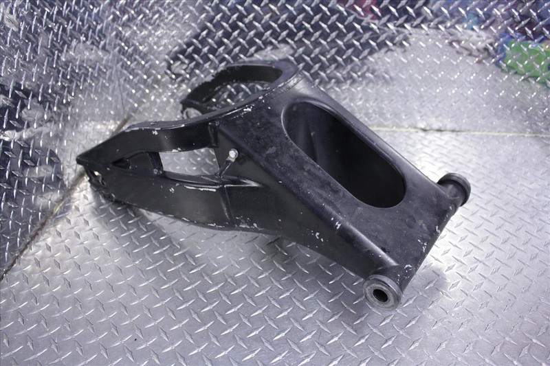 2000 YAMAHA YZF R 1 SWING ARM SWINGARM R1 YZFR1 YZF-R1 * 00