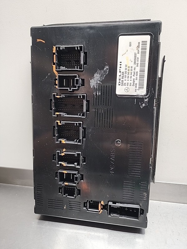2006 – 2011 Mercedes-Benz R350 R320 R500 Rear SAM Module Delphi A1645409262 OEM