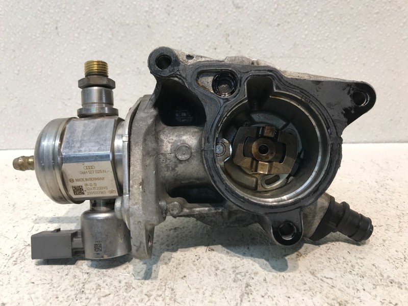 2016 VW Tiguan High Pressure Fuel Pump w Vacuum Pump OEM 06H127025N