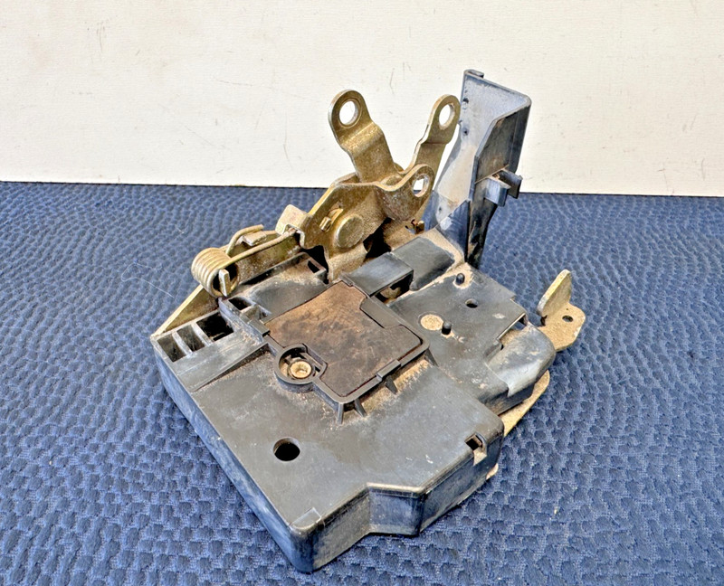 85–91 BMW E30 318 325e 325i 325ix Rear Left Door Lock Latch Actuator Genuine OEM