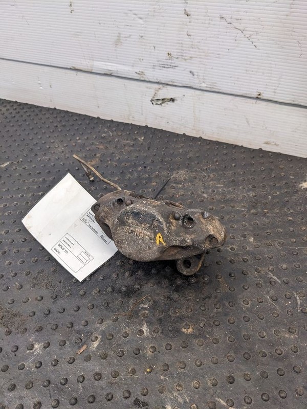 Passenger Right Caliper Front 1/2 Ton Fits 75-83 TOYOTA PICKUP 1193504