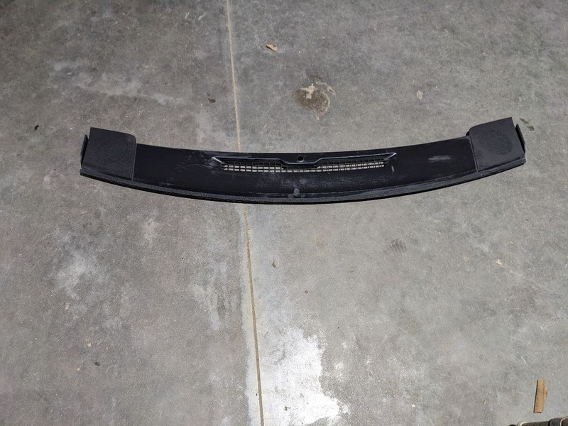 07-13 GM Truck Black Upper Front Windshield Defrost Dash Vent Trim Panel 1193255