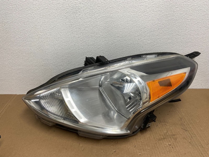 2015 to 2019 Nissan Versa Headlight Left Driver Lh Side Oem AB6441 DW
