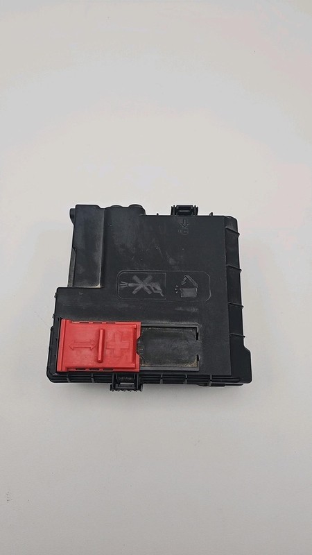 19-22 Chevrolet Silverado 1500 Crew Battery Distribution Fuse Relay Box 84646133
