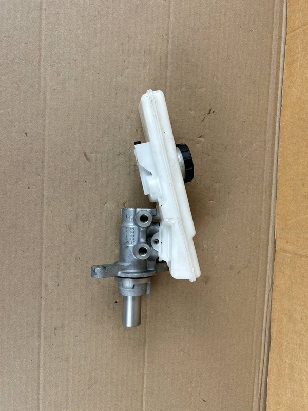 ✅2018 Tesla Model 3 LHD Brake Master Cylinder with Tank 0204842316